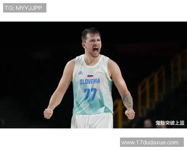 东契奇精彩抢断后迅速传球里夫斯轻松上篮得分展现默契配合 东契奇精彩抢断后迅速传球里夫斯轻松上篮得分展现默契配合