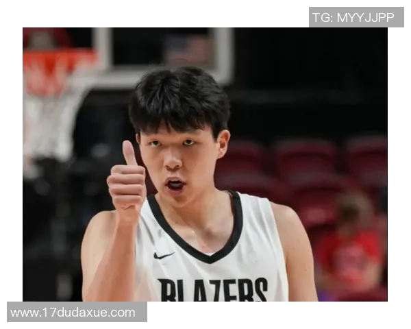 杨瀚森晃开防守 侧翼三分空心入网