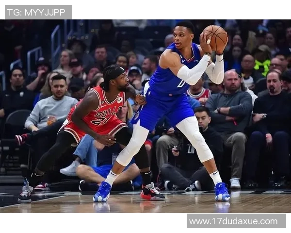 百步穿杨！普尔空位等候多时 接球三分命中轰停快船&个人已砍25分