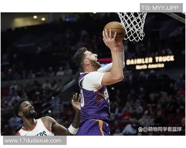 艾顿:热身时背部紧绷&上半场空接又扭到了 下场预计可以出战 艾顿:热身时背部紧绷&上半场空接又扭到了 下场预计可以出战