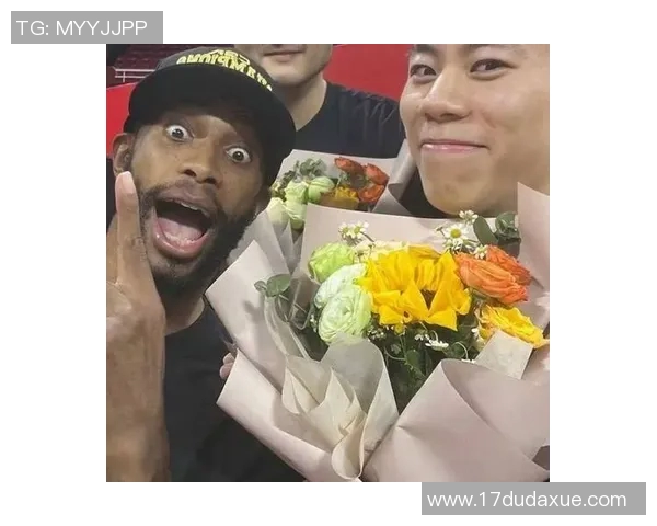 弗格今天正式抵达上海,还称想见好兄弟张镇麟,机场大批球迷接机! 弗格今天正式抵达上海,还称想见好兄弟张镇麟,机场大批球迷接机!