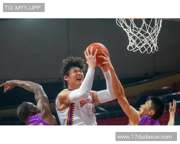 上海vs山东CBA杯半决赛12人名单：洛夫顿PK克里斯，刘铮复出